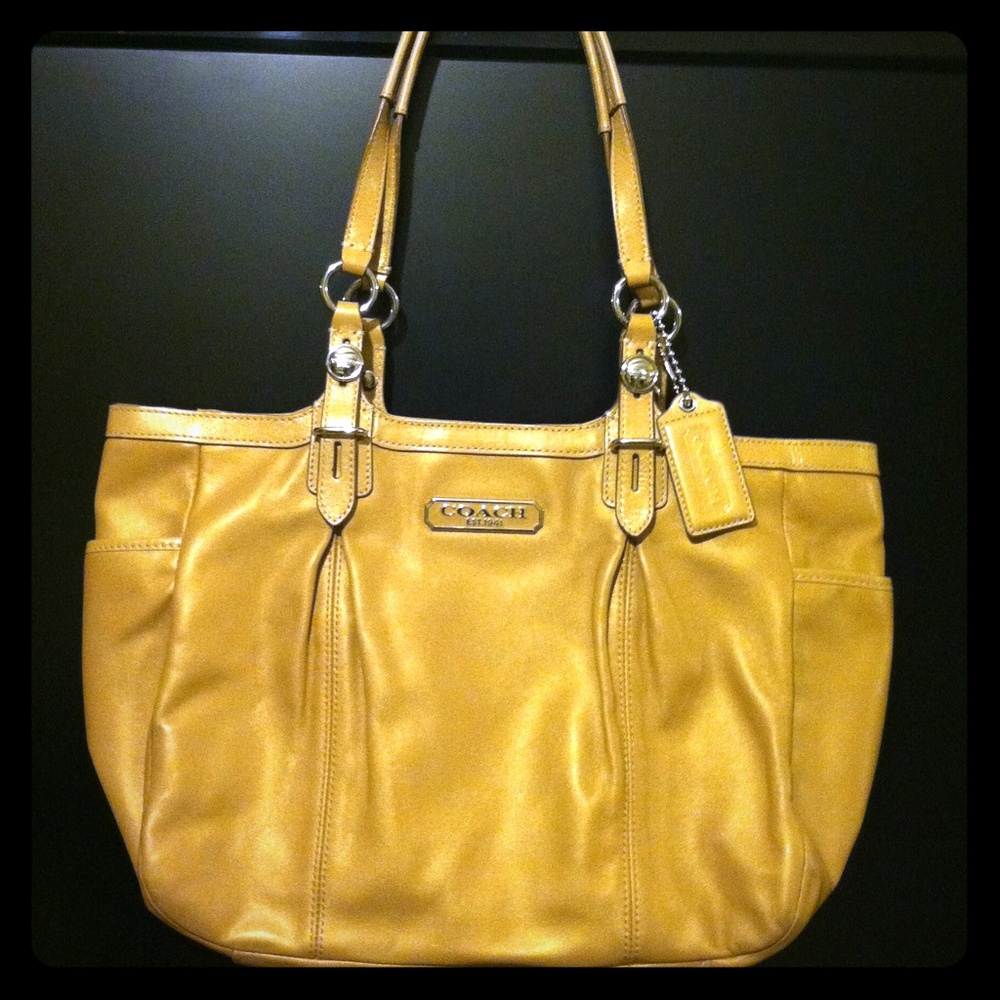 Coach Women's Leather Tote Bag in Mustard Yellow